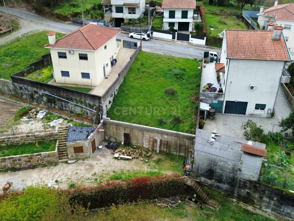 Terreno Urbano com 319 m2 em Fonte Arcada - Image 3