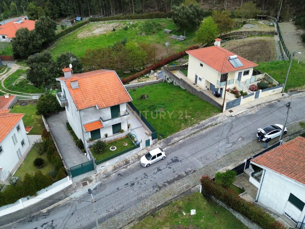Terreno Urbano com 319 m2 em Fonte Arcada - Image 1