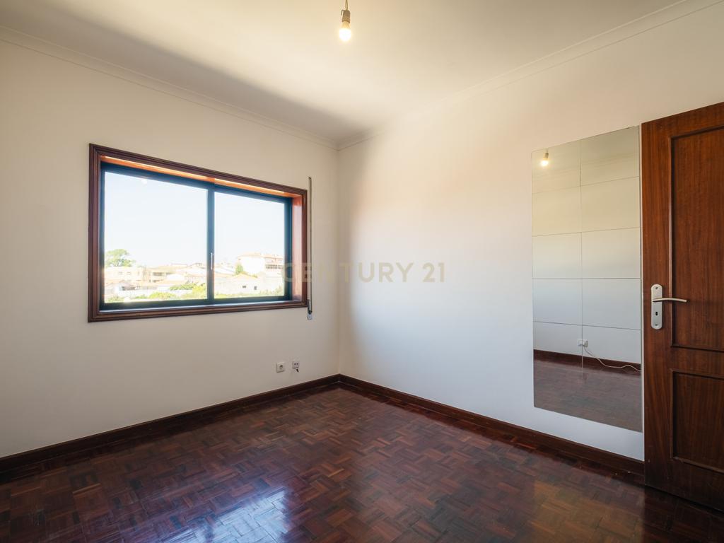 Apartamento T3 com Terraço, Vista Mar e Garagem Box em Arcozelo – Vila Nova de Gaia - Image 28