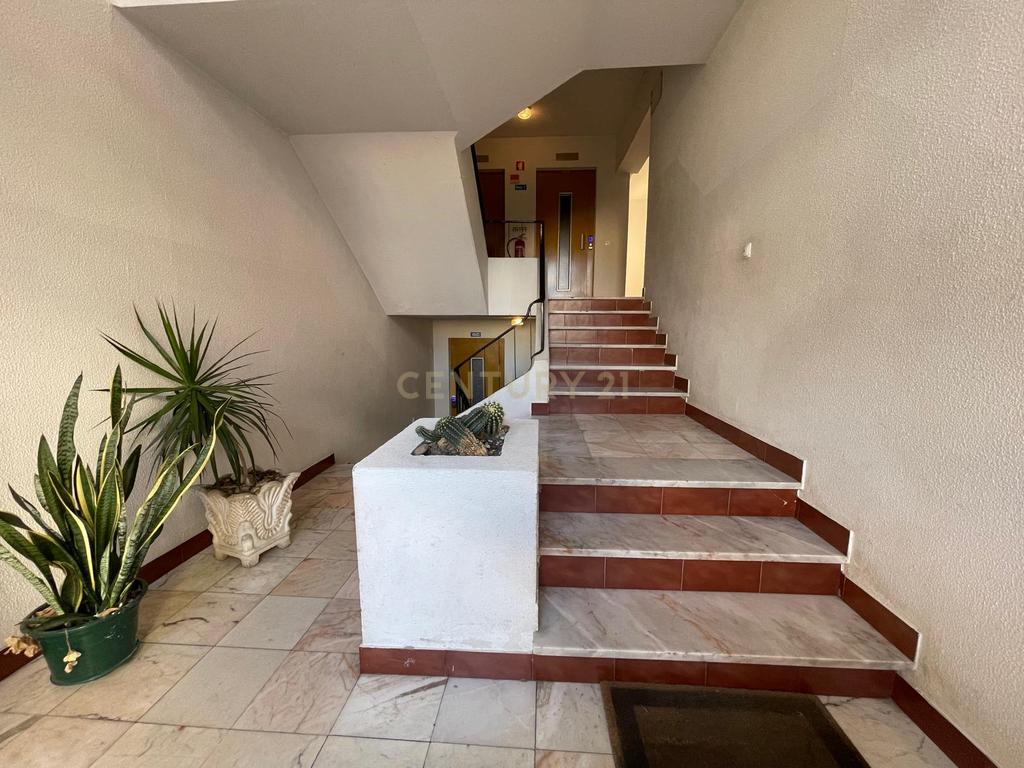 Exclusivo Apartamento T2 - Quarteira - Lugar de Garagem - Varandas - Praias - Marina Vilamoura - Image 3