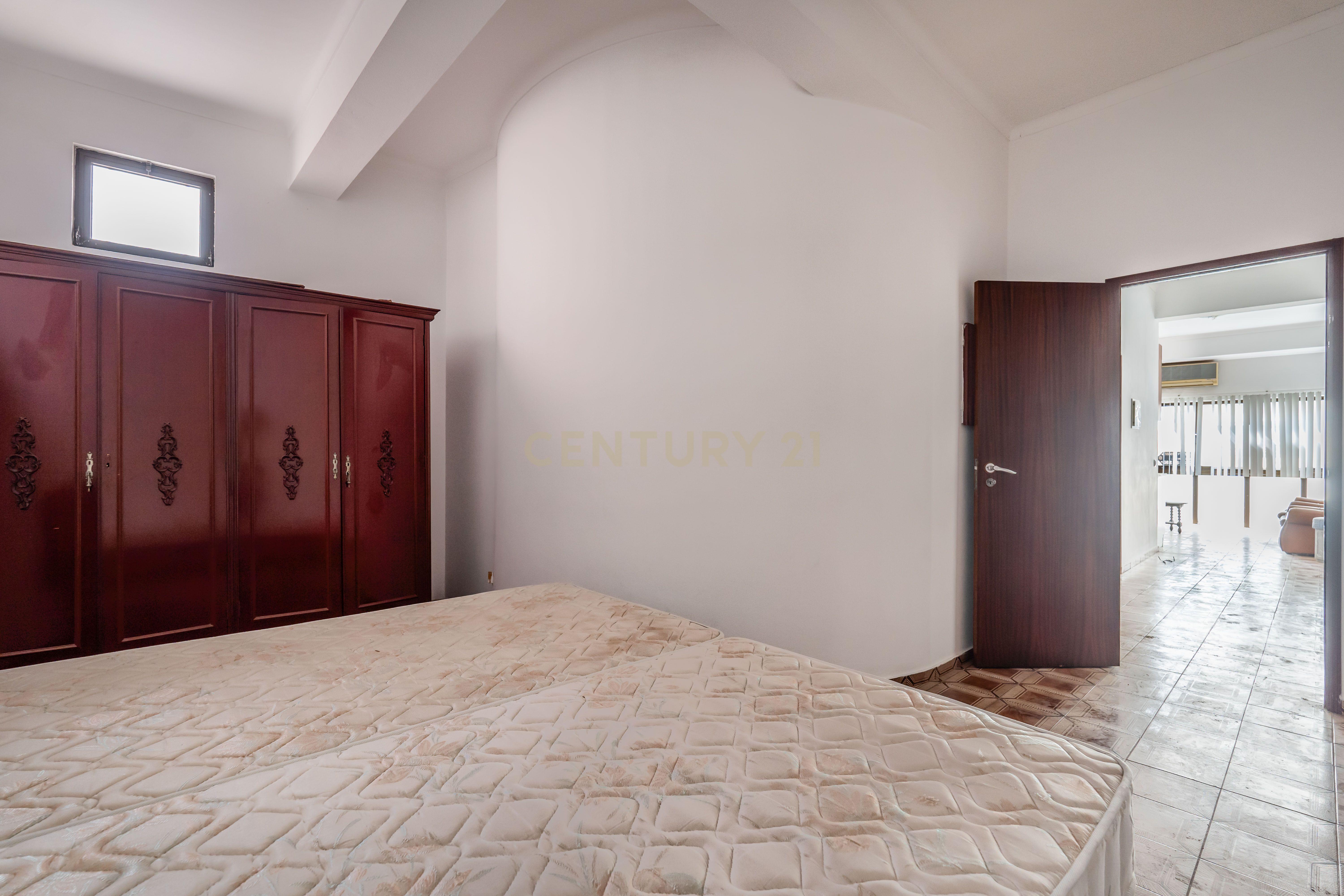 Fotografia 11 de Prédio Comercial no Centro de Portimão com Potencial para 3 Apartamentos