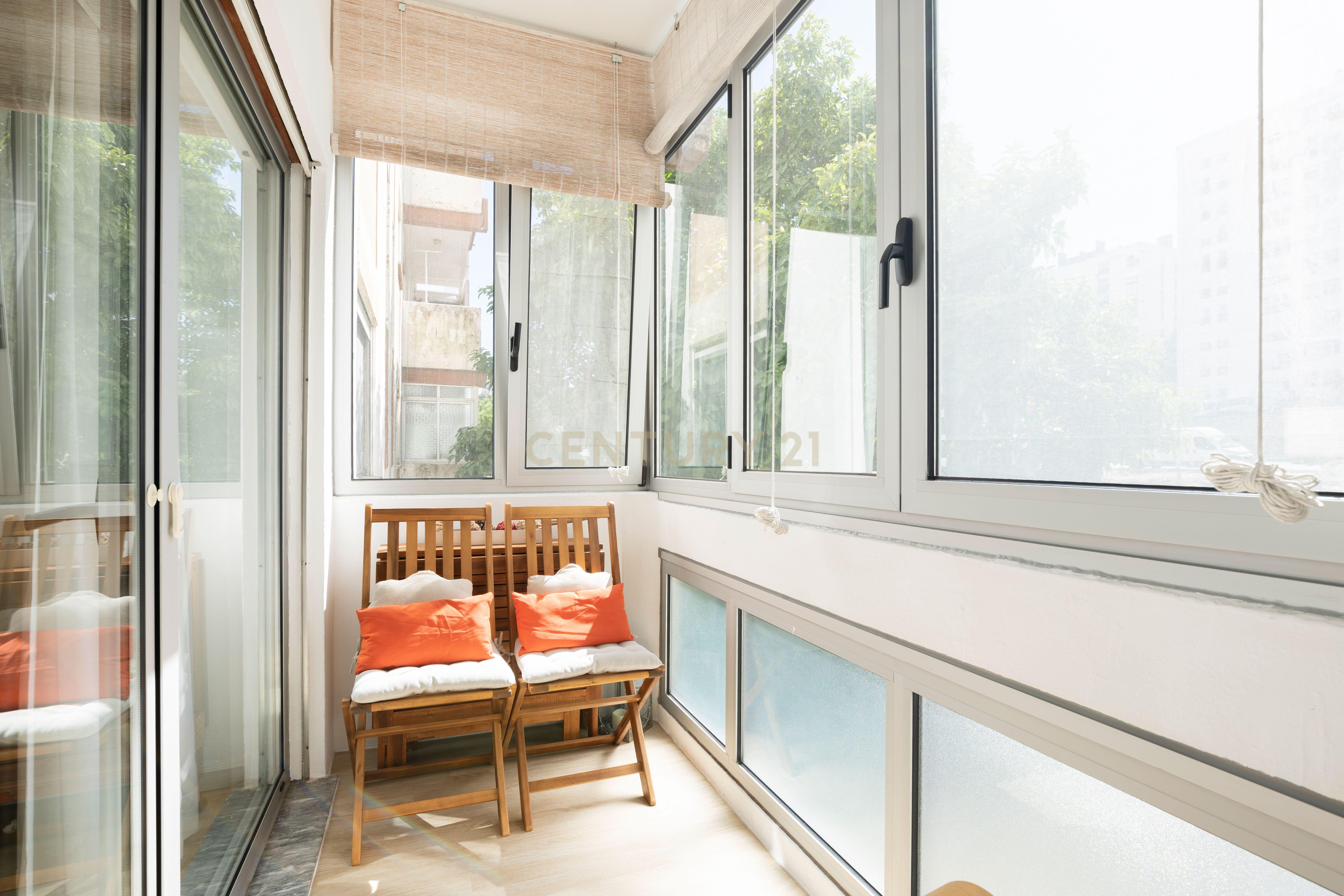Fotografia 12 de T2 totalmente remodelado em Queluz | Pronto a habitar | Elevador e varanda