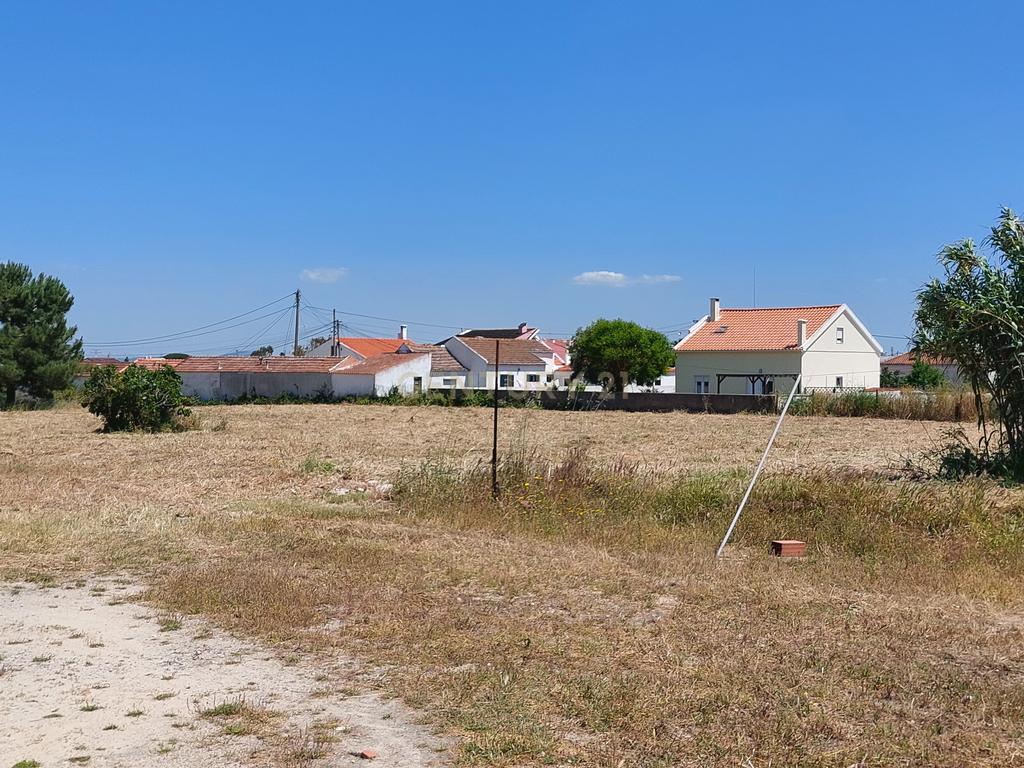 Oportunidade Única: Terreno de 11.700 m², localização central na Charneca da Caparica - Image 9