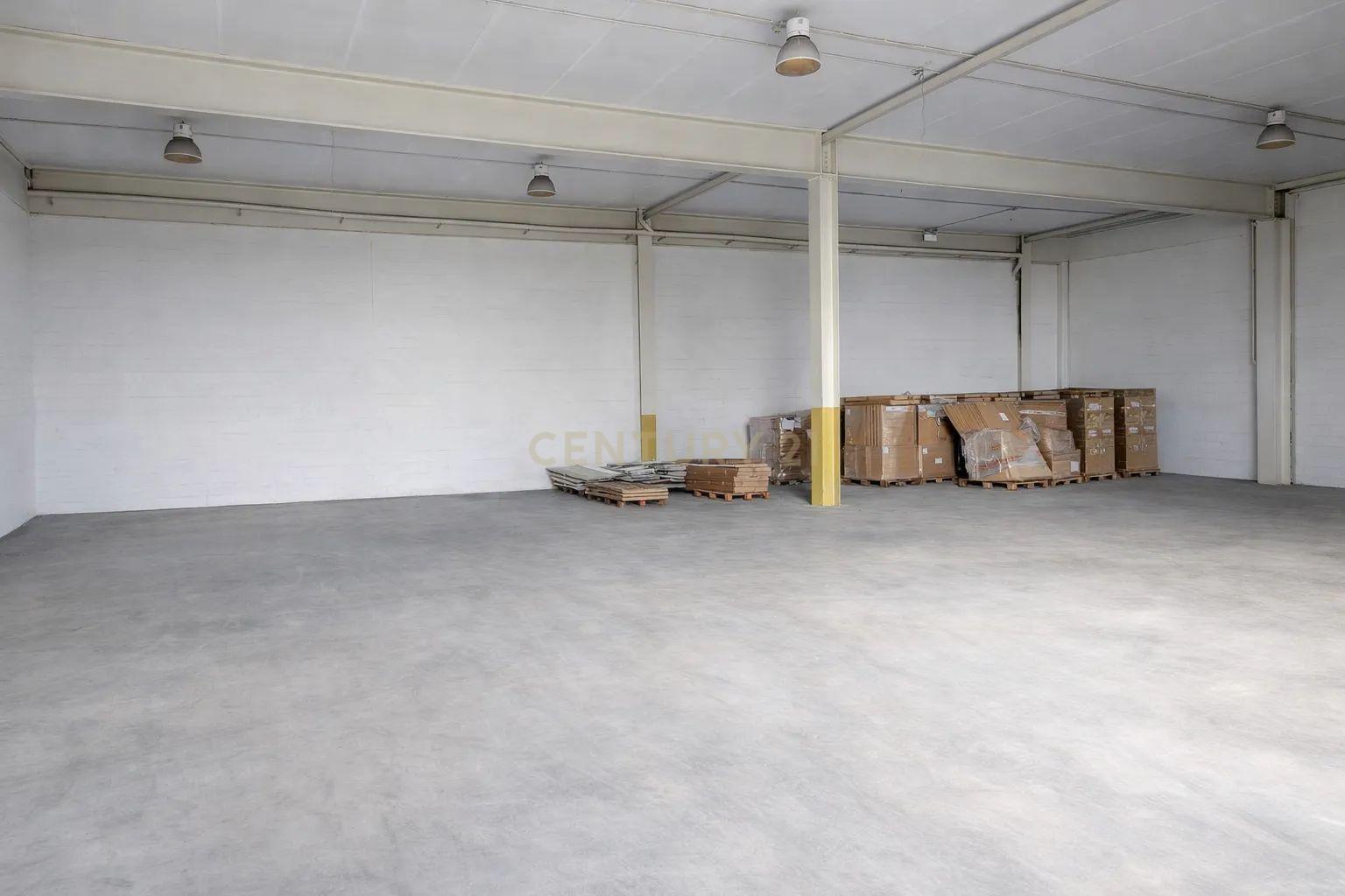 Fotografia 3 de Armazém de 1.000 m² | 2 Pisos | Elevado Potencial de Rentabilidade