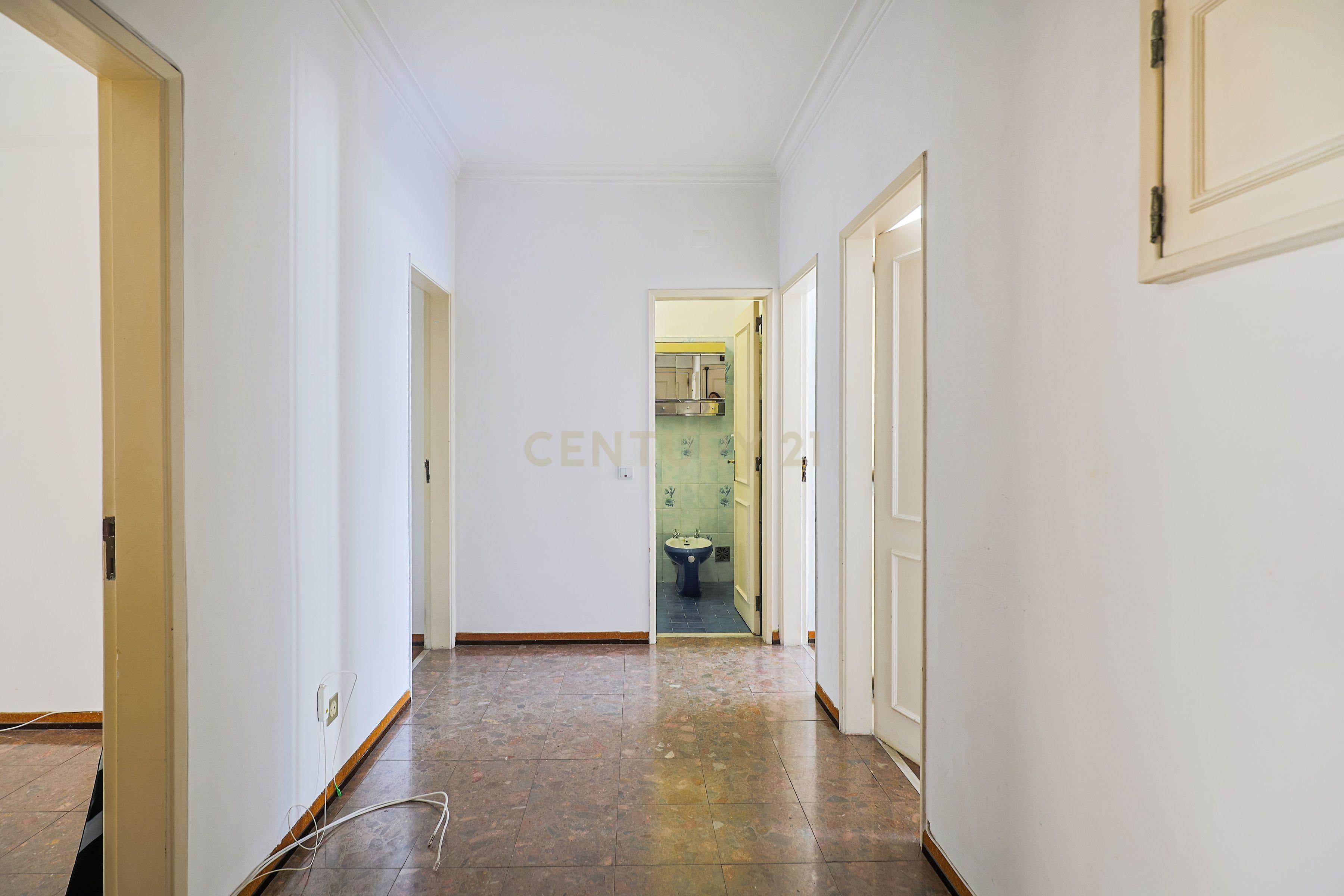 Apartamento T3 com elevador e varanda em Vila Franca de Xira - Image 21