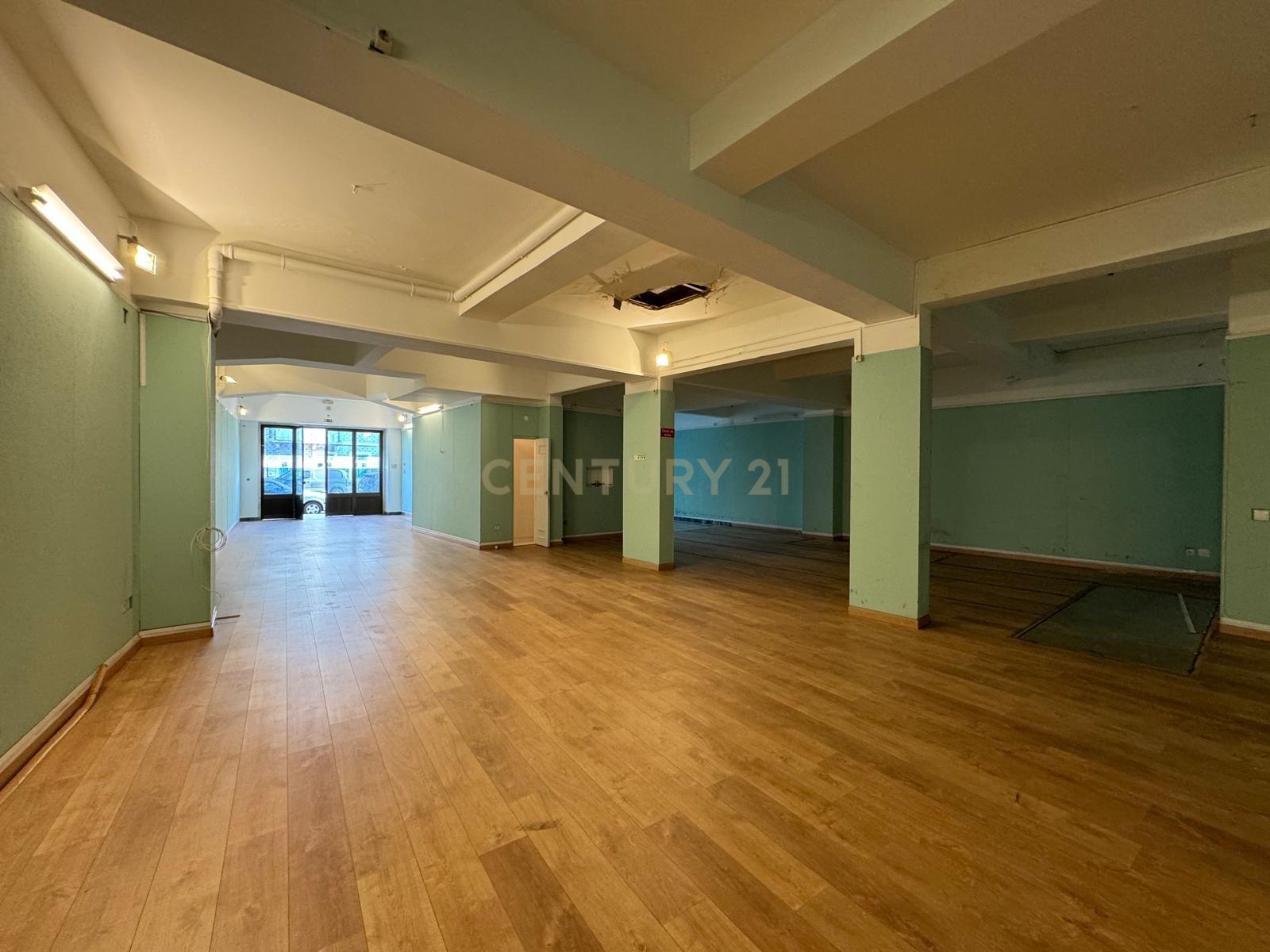 Arrenda-se Espaço Comercial de 370m² junto ao Campo Mártires da Pátria - Image 6