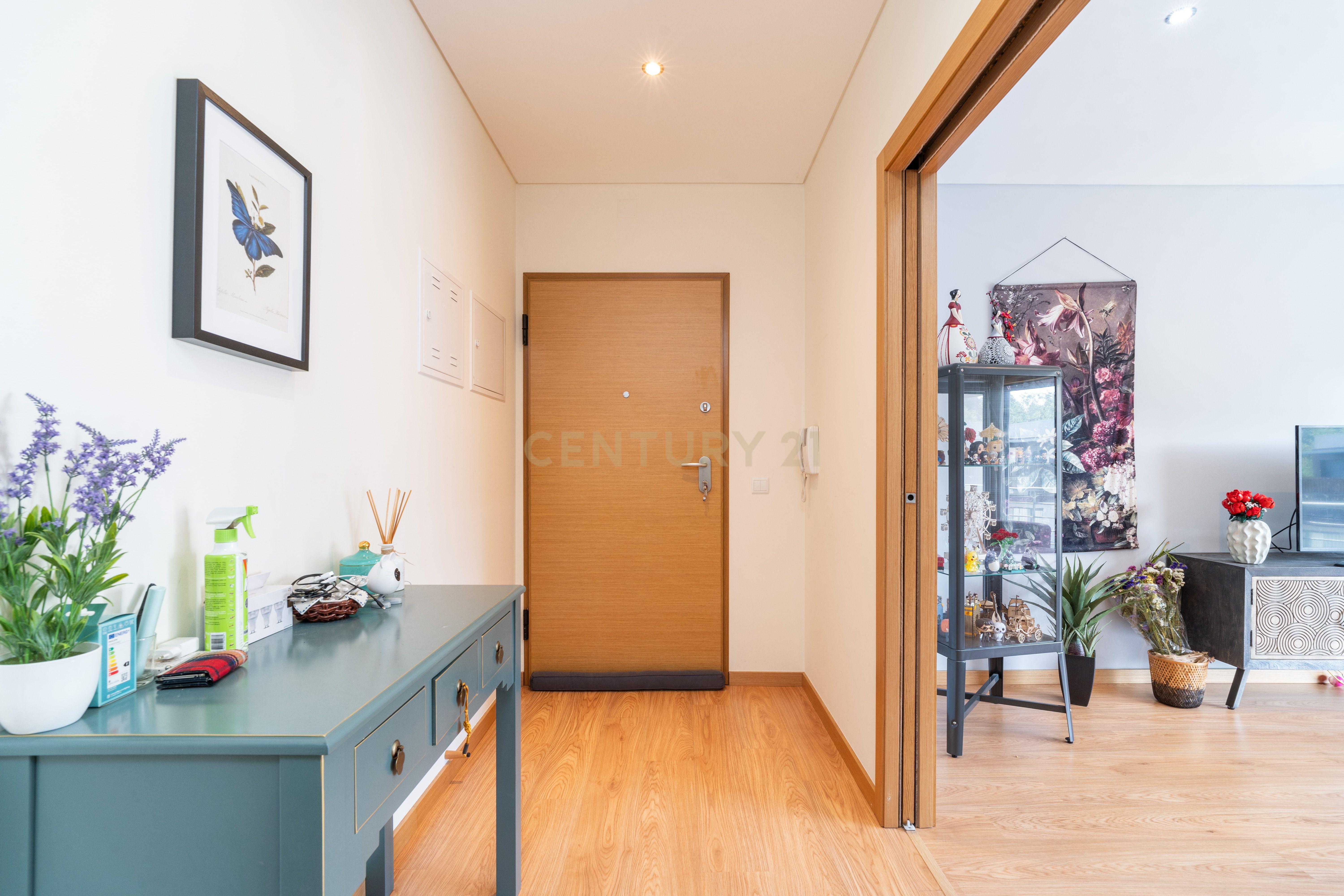 Venda | Apartamento T2 com garagem em São Martinho do Bispo, Coimbra - Image 3