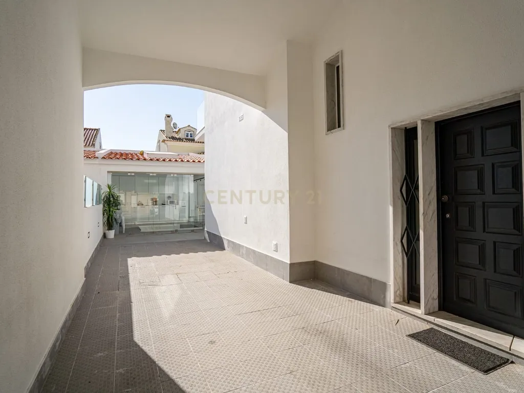 Moradia com piscina para arrendamento no Montijo — Zona do Saldanha - Image 37