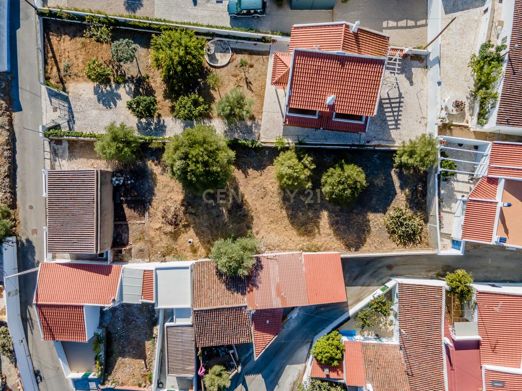 Armazém com Quintal Murado em Terreno Urbano de 632m² - Image 3
