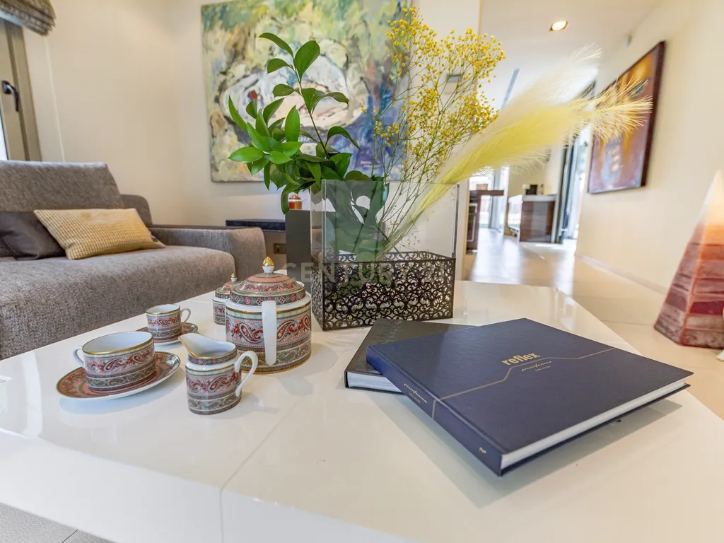 Villa de Design em Segunda Linha de Mar em Sitges com Mobiliário de Marcas de Luxo - Image 15