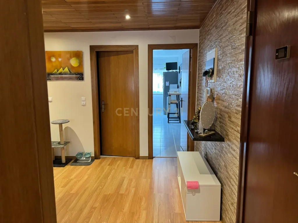 Apartamento T2 Rio de Mouro - Image 4