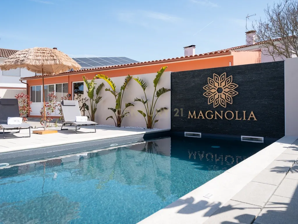 Moradia T4 de Luxo com Piscina Aquecida e Jacuzzi | Praia da Vieira - Image 1