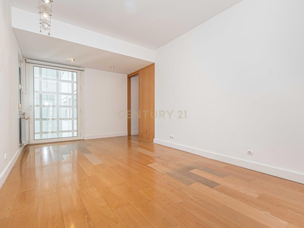Duplex em Estados Unidos Da America, Lisboa com Vista para a Cidade - Image 7