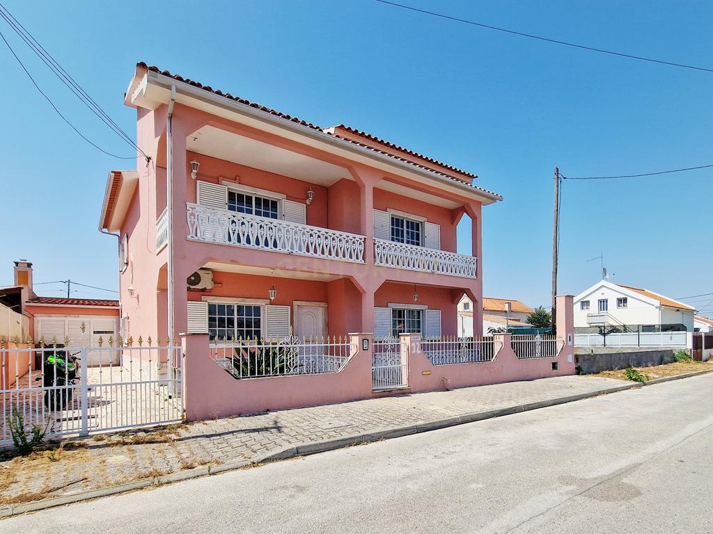Moradia isolada de 6 assoalhadas com garagem - Zona tranquila - Image 44