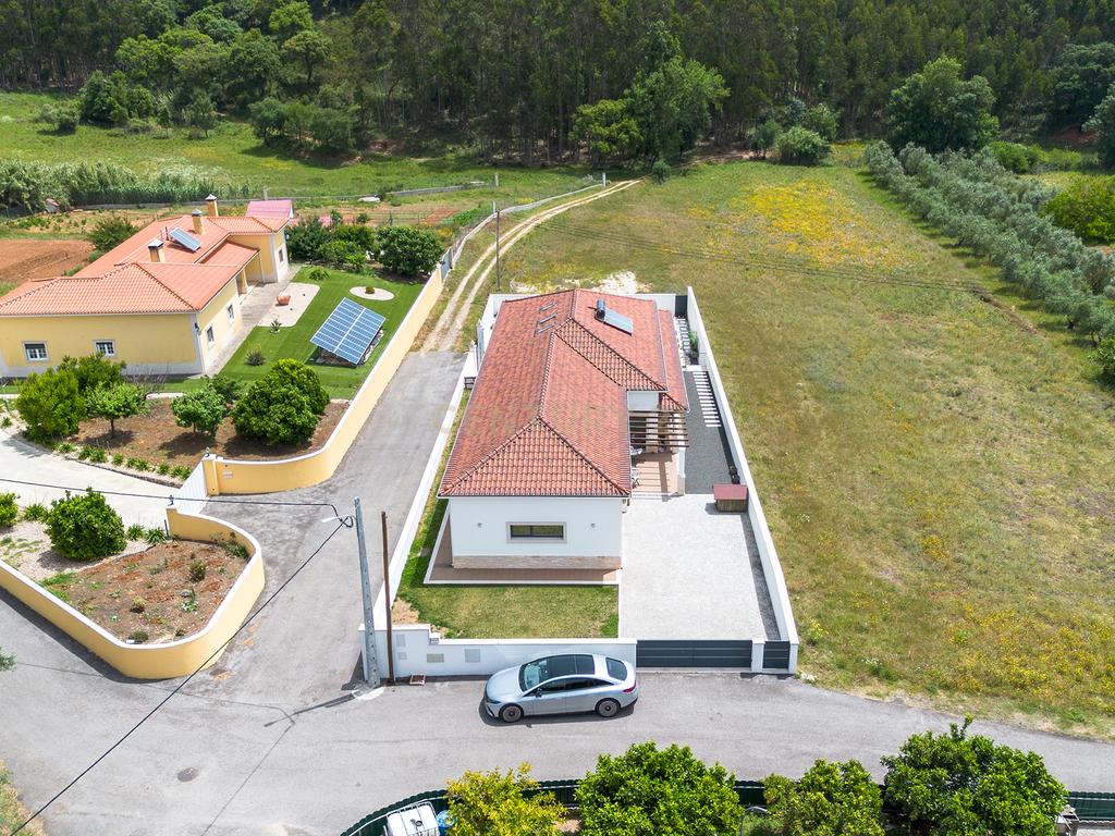 Viva Entre a Serra e Lisboa | Moradia Térrea Nova com Terreno Excecional, junto às Salinas de Rio Maior. - Image 9