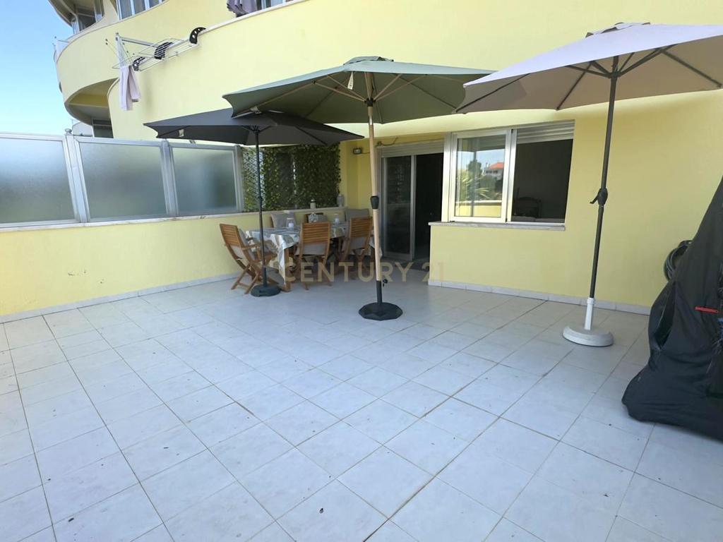 T4 em Odivelas com terraço e parqueamento - Image 31