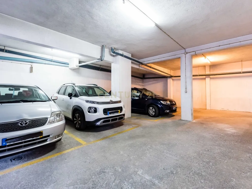 Apartamento T2 com Lugar de estacionamento, em Encosta do Sol, Amadora - Image 24