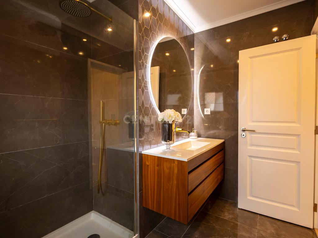 Moradia de Sonho na Charneca da Caparica – Elegância, Conforto e Localização Privilegiada - Image 44
