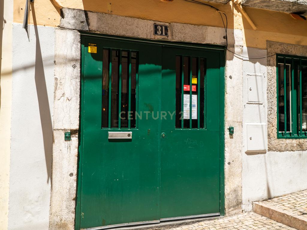 Restaurante Pronto a Funcionar na Emblemática Rua da Bica – Uma Oportunidade Única no Coração de Lisboa - Image 21