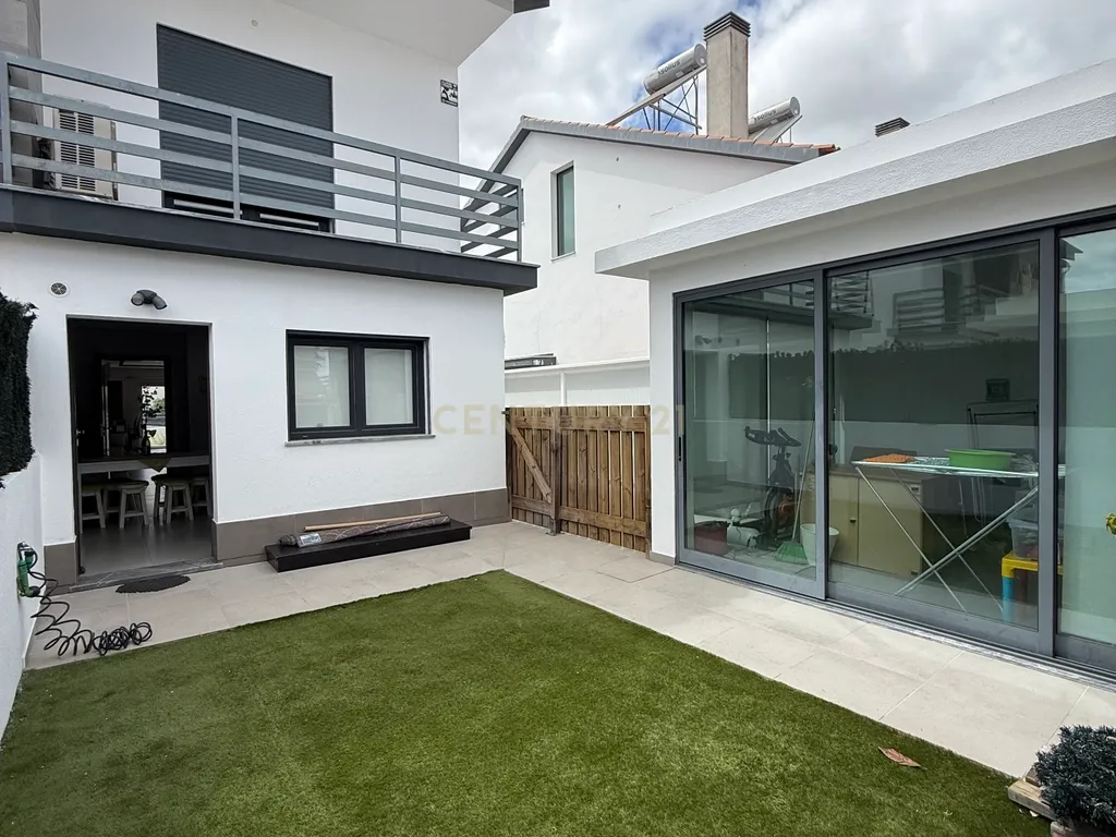 Moradia Geminada T3 - Fernão Ferro - Image 35