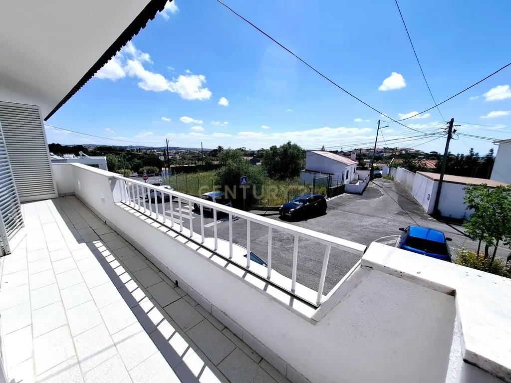 Excelente moradia T3 em Bicesse - Image 14