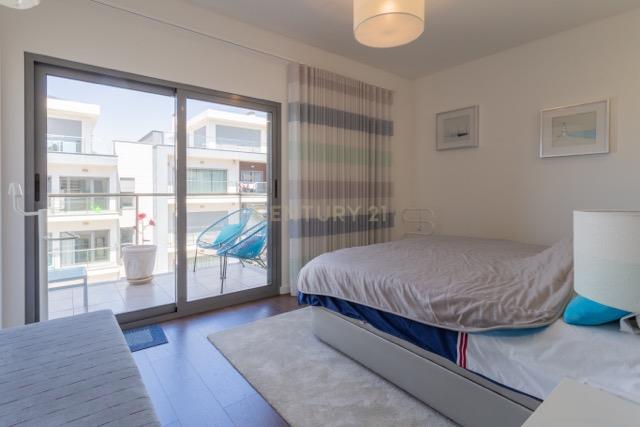 Luxuoso apartamento T3 duplex com Vista Panorâmica em Quinta de Santa Teresa, Charneca de caparica - Image 3