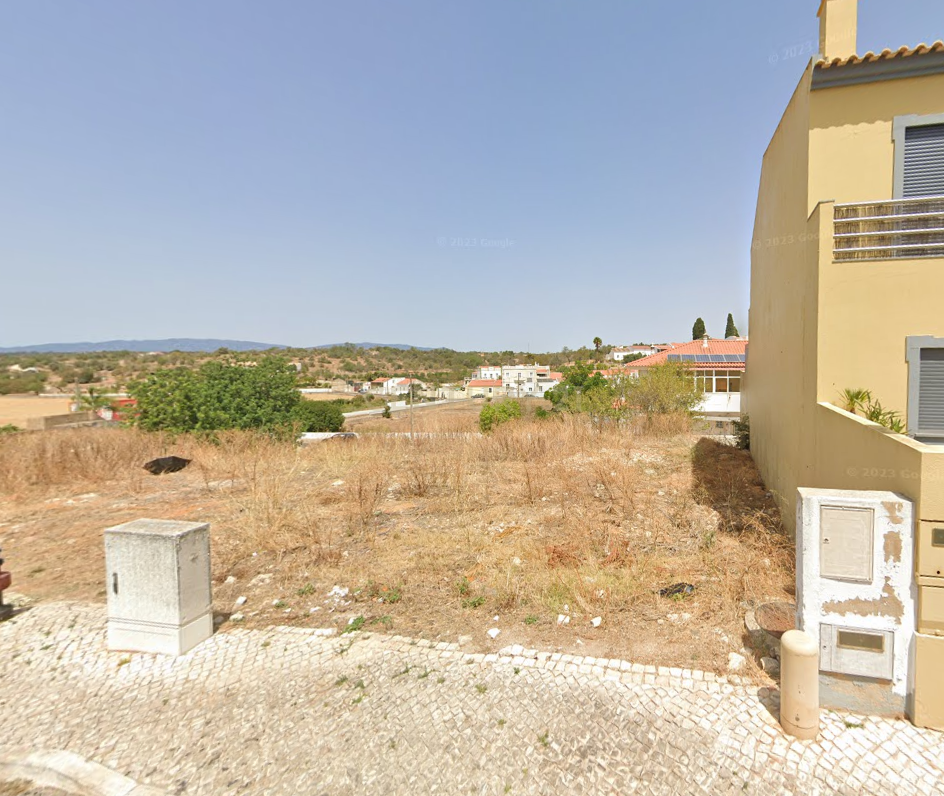 Lote de 168 m² para Construção de Moradia Geminada com Dois Pisos (exige Apresentação de Projeto) em Estombar, Lagoa - Image 8