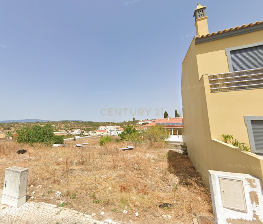 Lote de 168 m² para Construção de Moradia Geminada com Dois Pisos (exige Apresentação de Projeto) em Estombar, Lagoa - Image 5