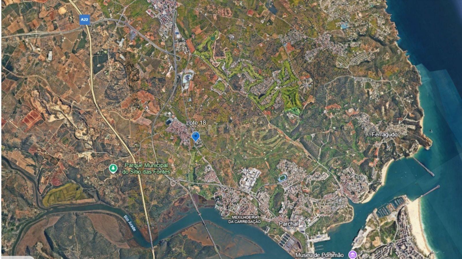 Lote de 168 m² para Construção de Moradia Geminada com Dois Pisos (exige Apresentação de Projeto) em Estombar, Lagoa - Image 7
