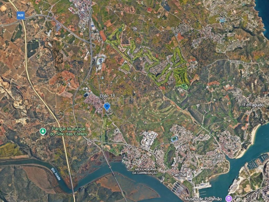 Lote de 168 m² para Construção de Moradia Geminada com Dois Pisos (exige Apresentação de Projeto) em Estombar, Lagoa - Image 7