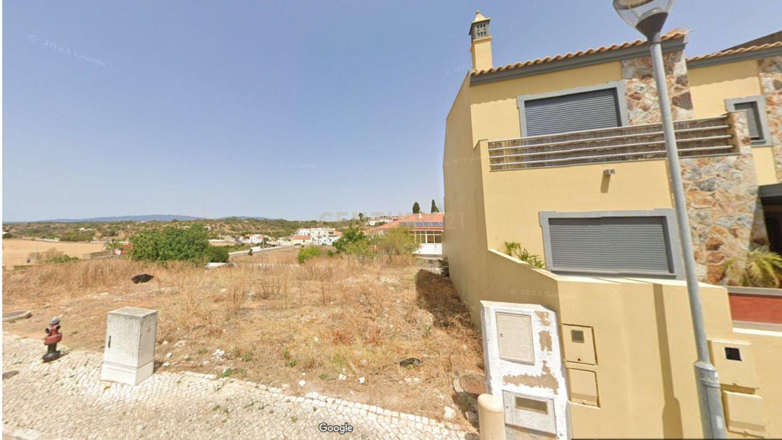 Lote de 168 m² para Construção de Moradia Geminada com Dois Pisos (exige Apresentação de Projeto) em Estombar, Lagoa - Image 10