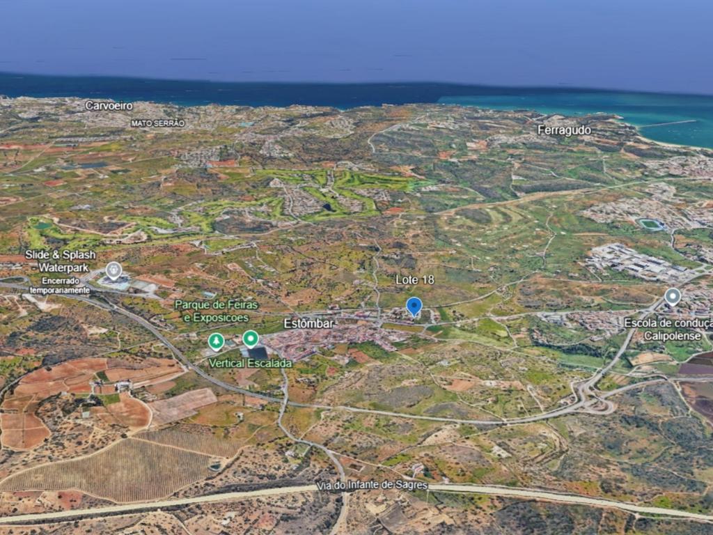 Lote de 168 m² para Construção de Moradia Geminada com Dois Pisos (exige Apresentação de Projeto) em Estombar, Lagoa - Image 4