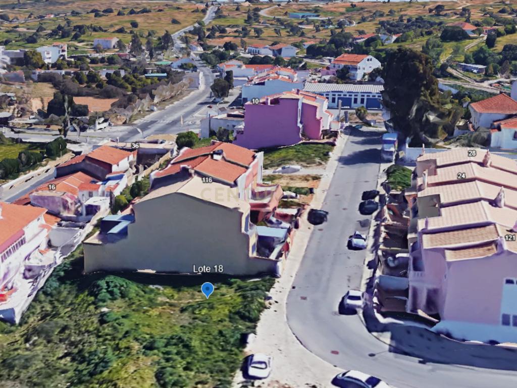 Lote de 168 m² para Construção de Moradia Geminada com Dois Pisos (exige Apresentação de Projeto) em Estombar, Lagoa - Image 1