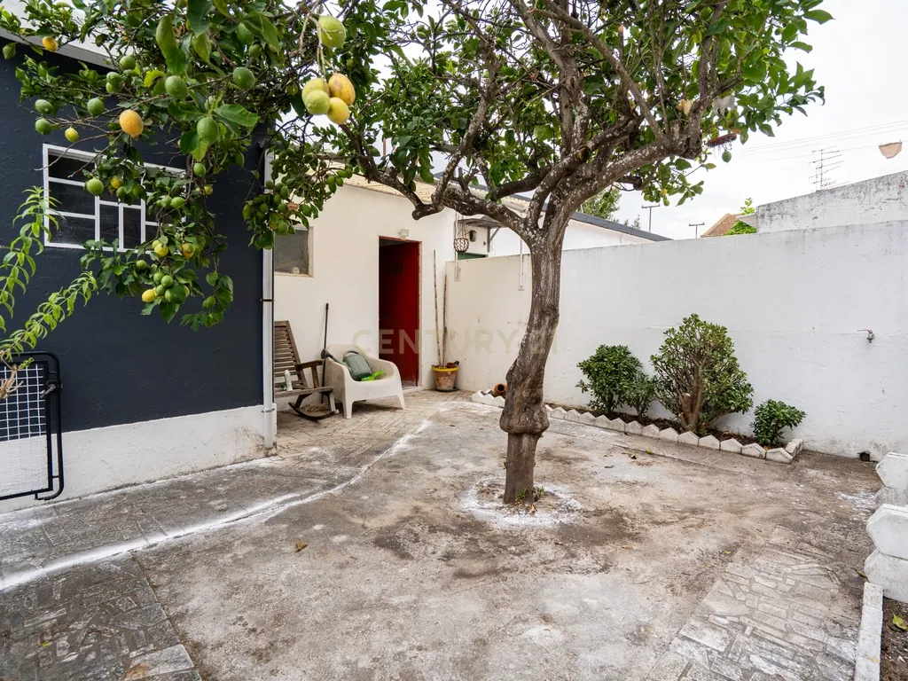 Apartamento T3 Transformado em T2 - Logradouro e Garagem BOX - Junto ao Tribunal e Parque Municipal - Montijo - Image 18