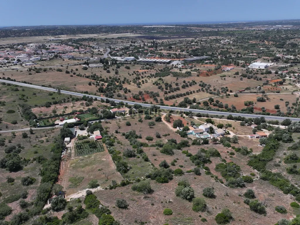 Terreno rústico localizado em Gateiras em Tunes, com uma área total de 14880m². - Image 9