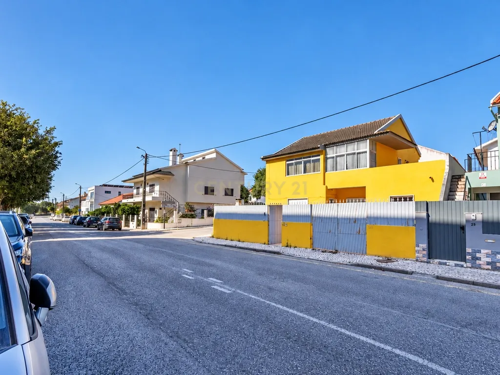 Moradia T4 | 278 m² de construção | Terraço 120 m² | Quintal 110 m² | Garagem 3 carros | Agualva-Cacém - Image 2