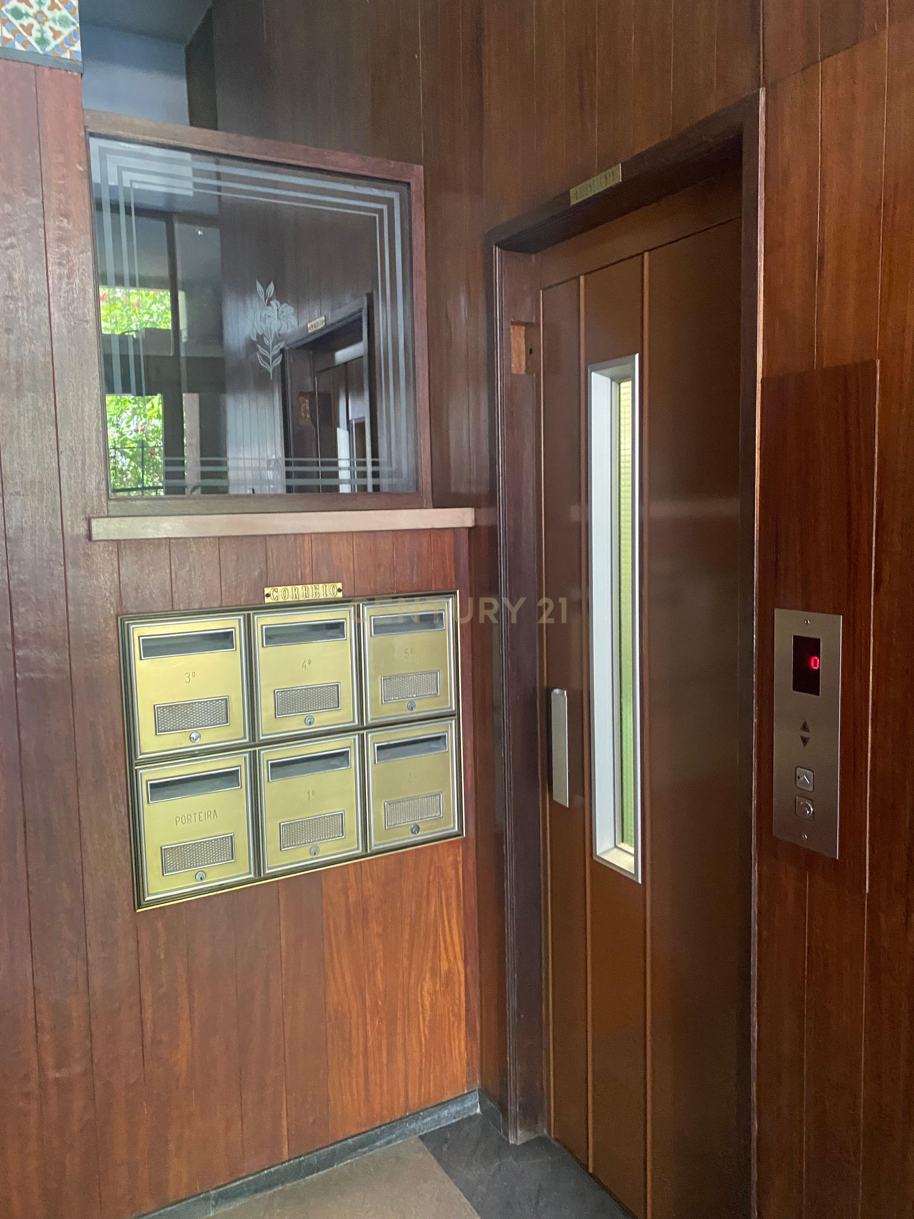 Apartamento  T5 Renovado -  Av Barbosa de Bocage - Image 2