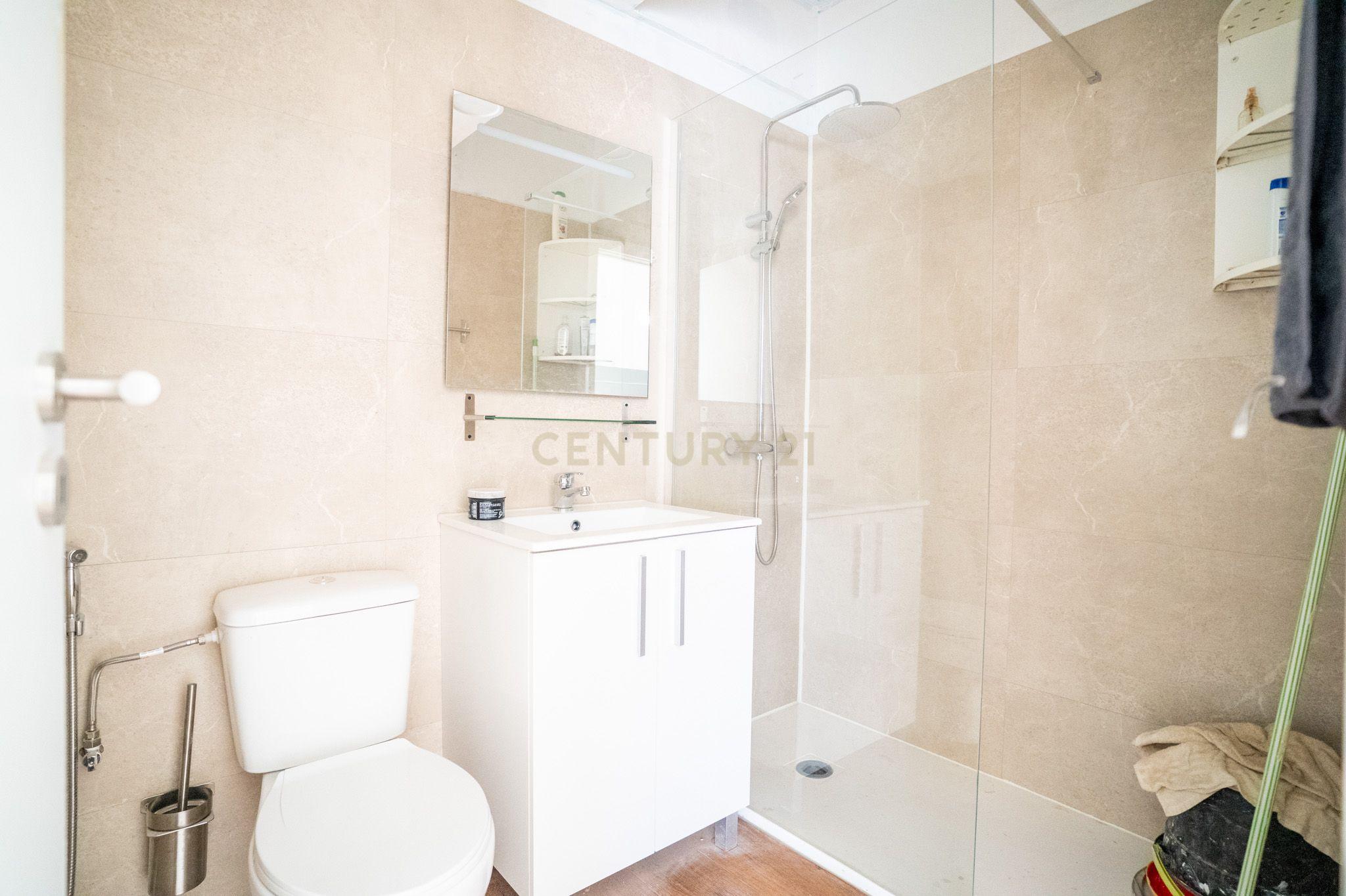 Fotografia 10 de Apartamento T2 em remodelação | Casal de São Brás | Amadora