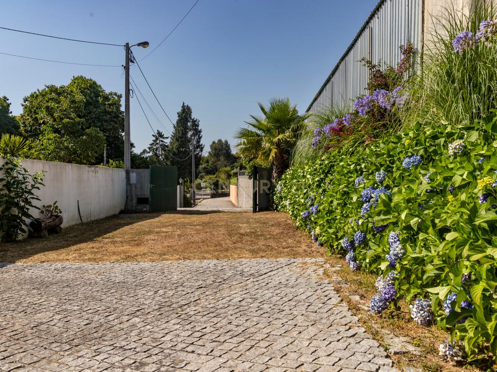 Encantadora Casa de Hóspedes em Aveiro com Jardim e Terraço - Image 22