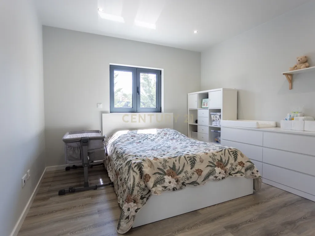 Luxuosa Moradia Nova em Benavente, Santarém - Image 6