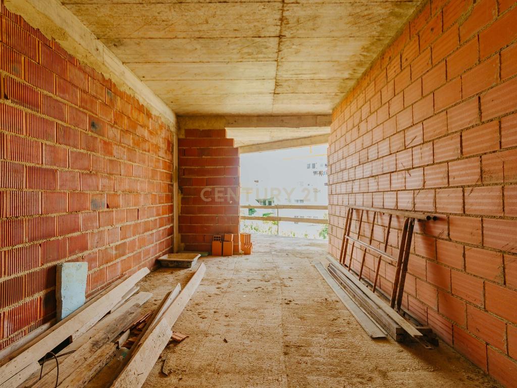 Moradia Unifamiliar de Tipologia T2 em Construção - Image 24