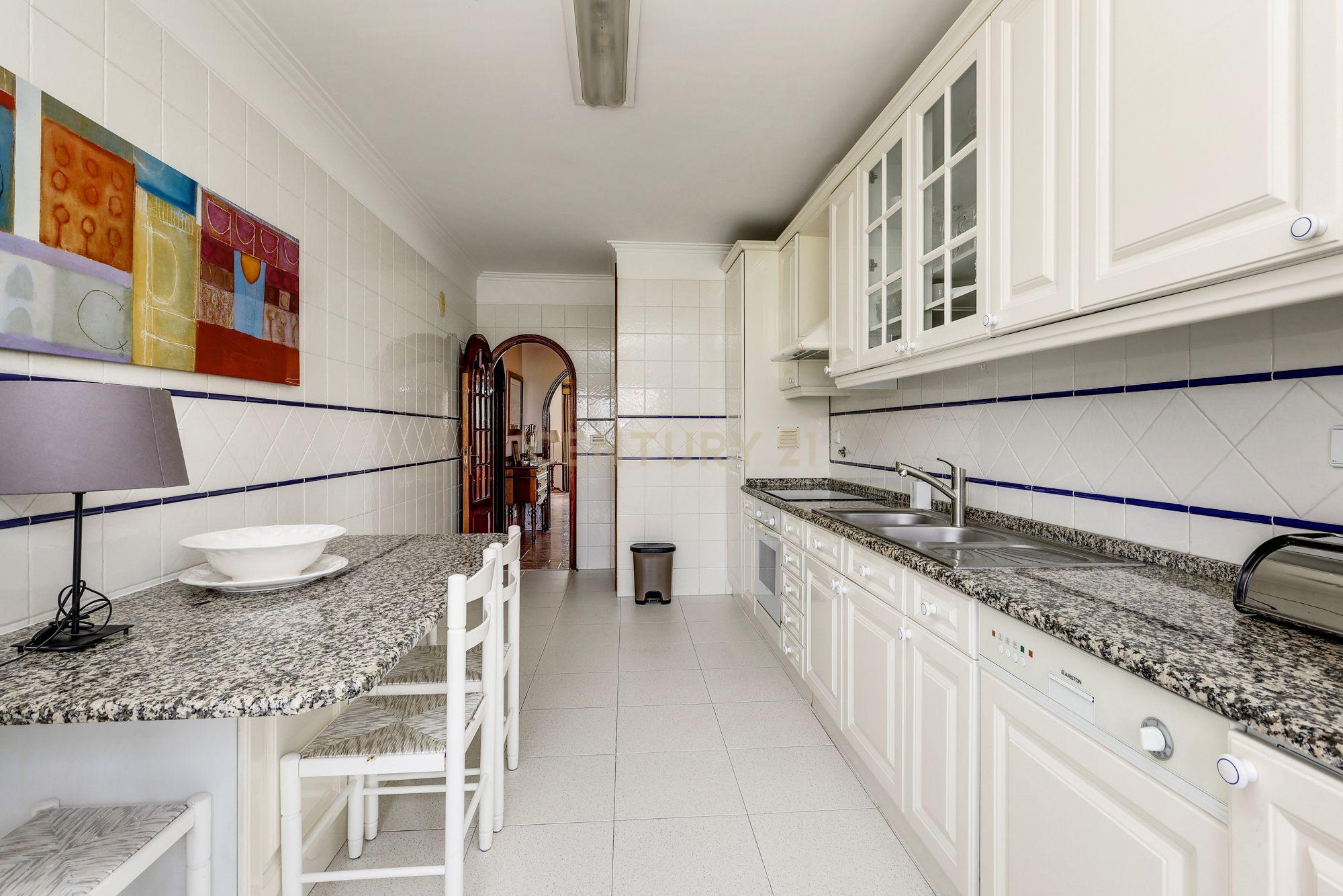 Fotografia 6 de Apartamento T3 com box para arrendamento em Carnaxide