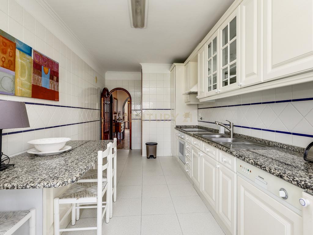Apartamento T3 com box para arrendamento em Carnaxide - Image 6