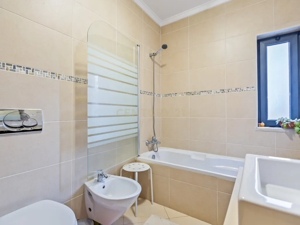 Apartamento T3 com vista mar em Faro - Image 15