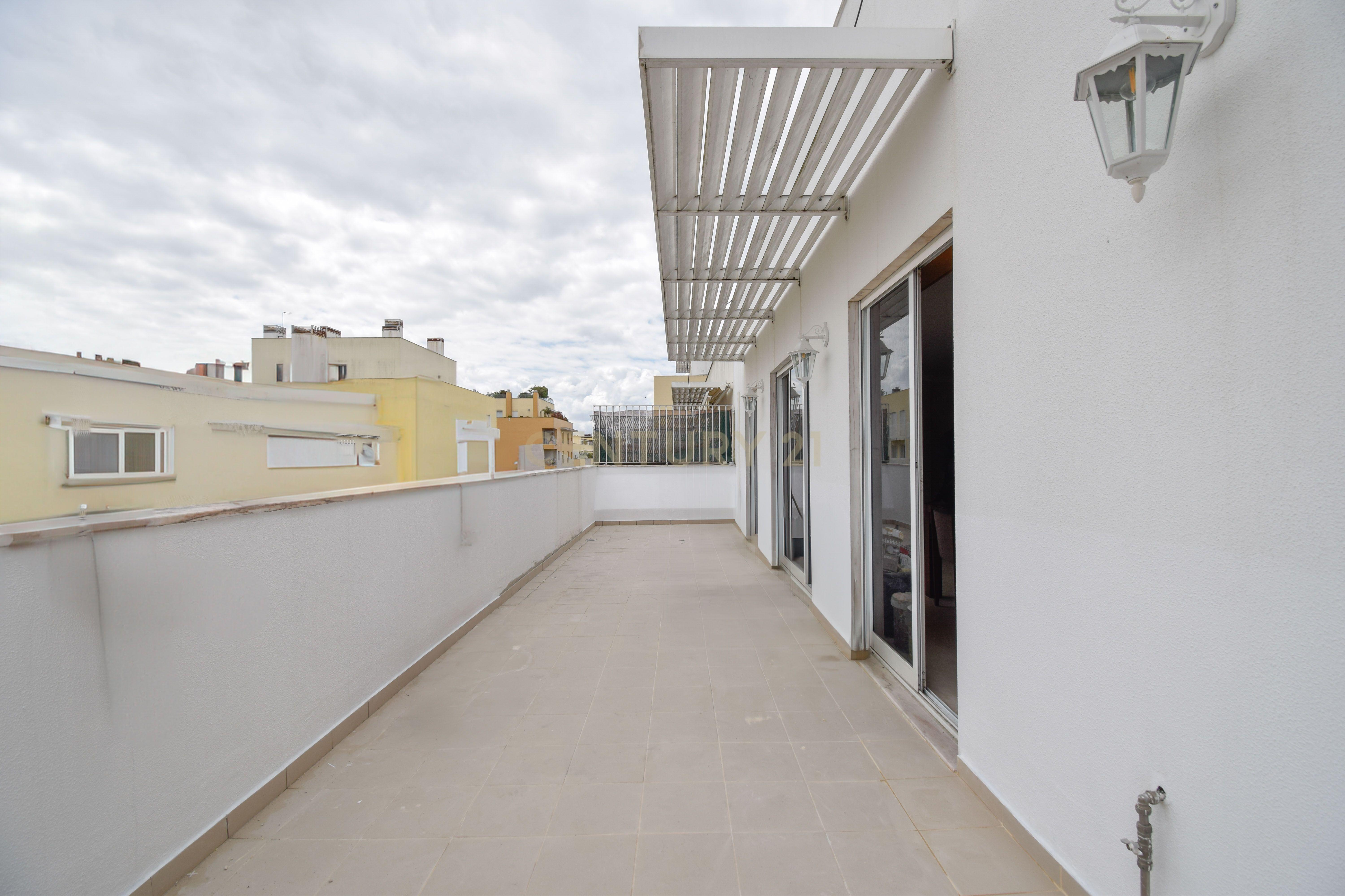 Arrendamento - T3 com Terraço e Varanda no Parque das Nações – Lisboa - Último Andar com Garagem - Image 9