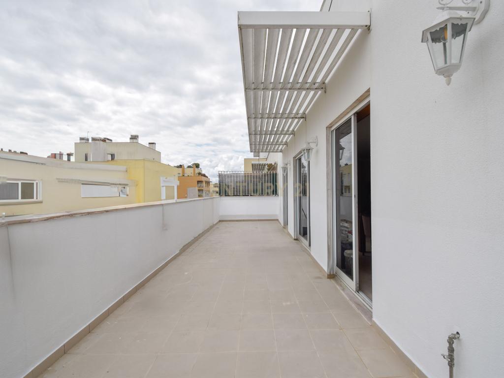 Arrendamento - T3 com Terraço e Varanda no Parque das Nações – Lisboa - Último Andar com Garagem - Image 9