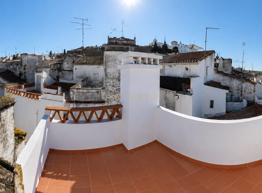 Moradia T3 Totalmente Reabilitada com Terraço Panorâmico de 360º sobre a Cidade de Estremoz. - Image 16