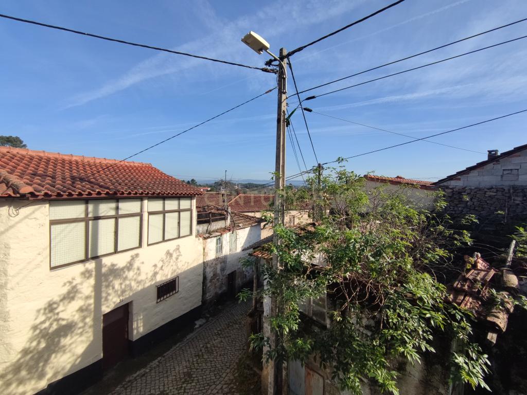Moradia para recuperar a 5kms da cidade de Chaves - Image 21