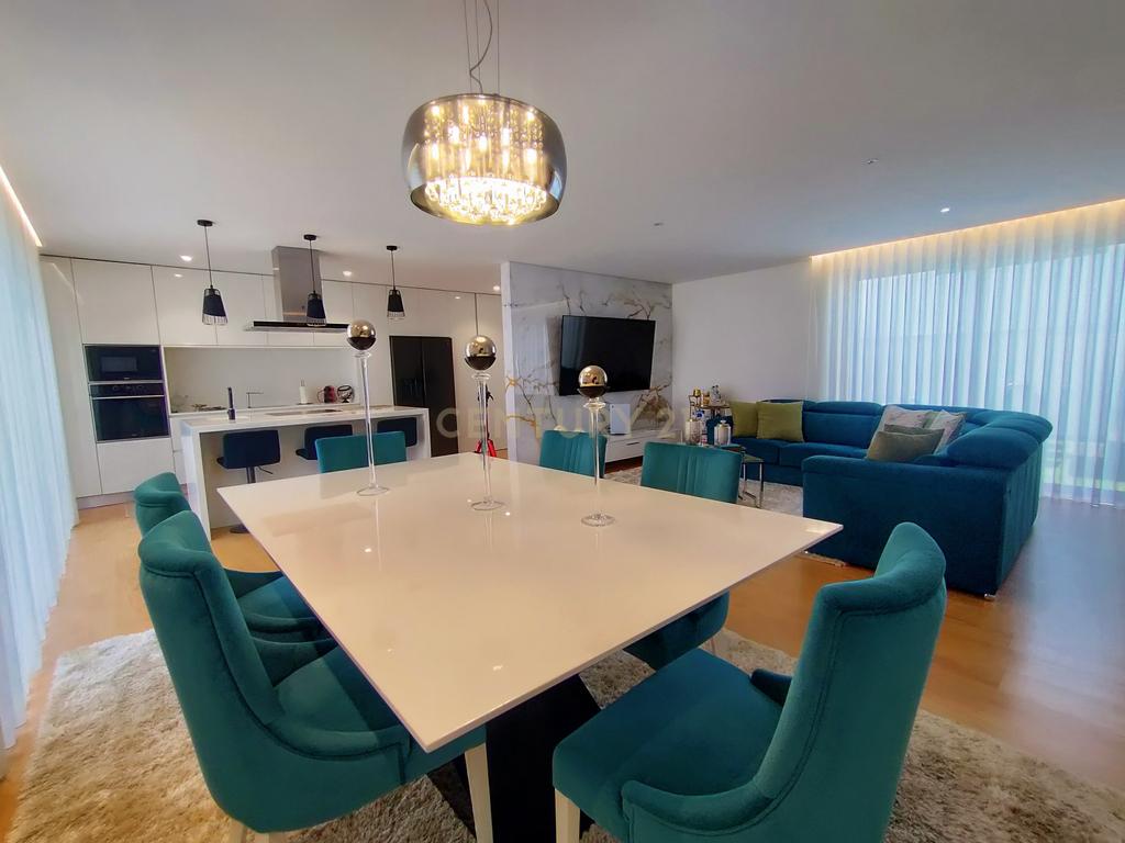 Moradia T4 Moderna com Piscina e Jardim – Touguinha - Image 49