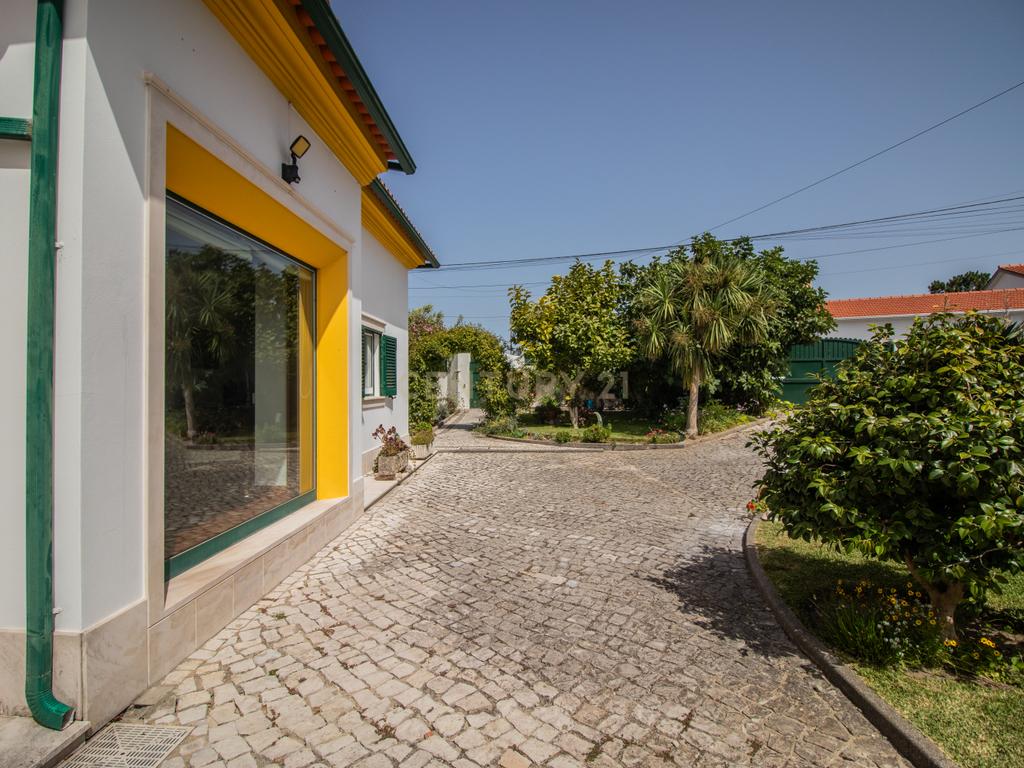 Moradia térrea T3+T0 com piscina, garagem e terreno com 2.257 m², no Ervedal, em Quiaios - Image 32